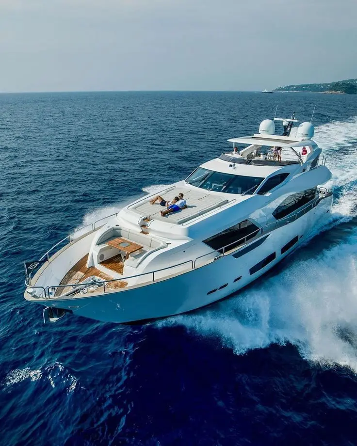 Motor Yacht Charter