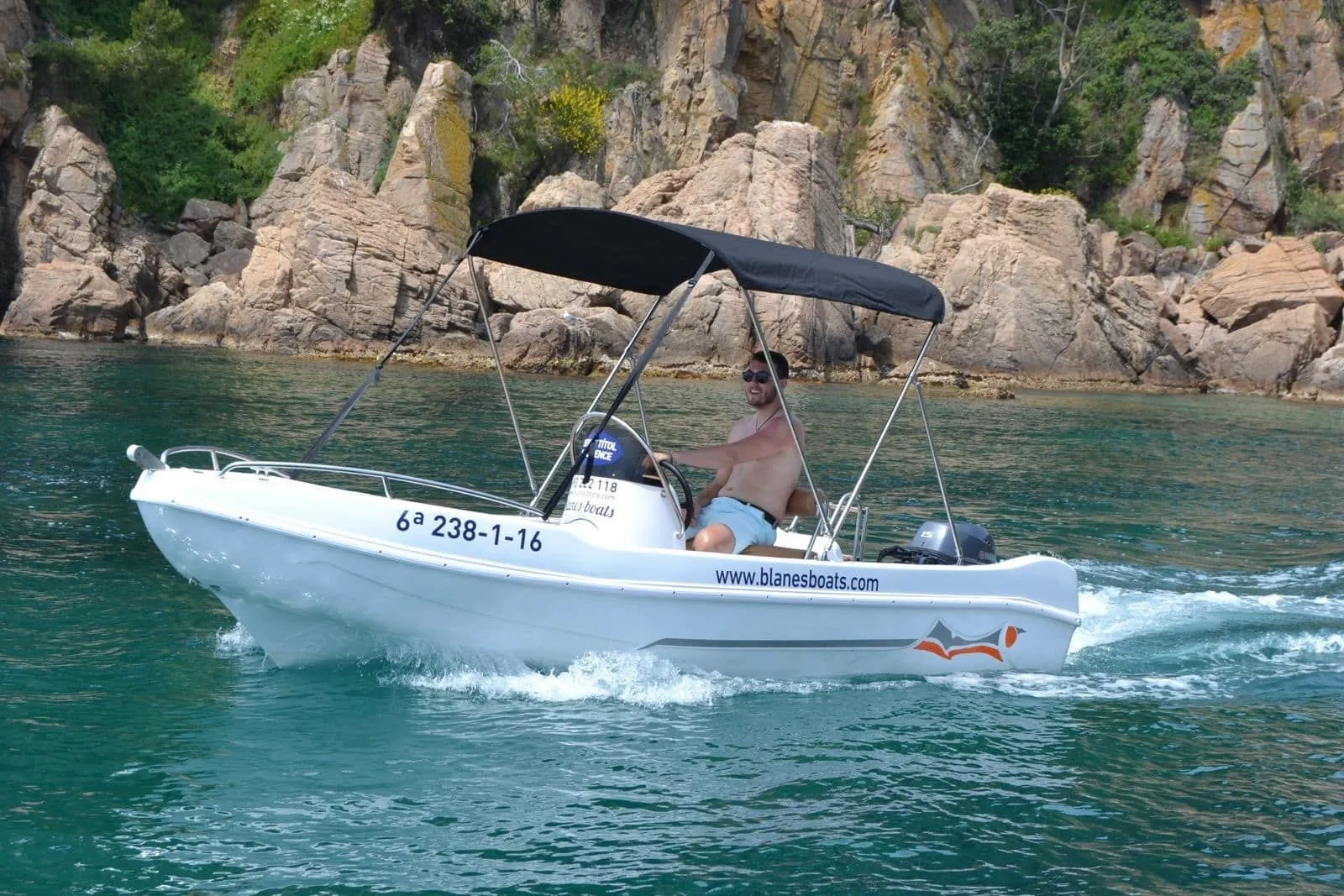 Rent a 4.5m Motor Boat Voraz 450 in Blanes